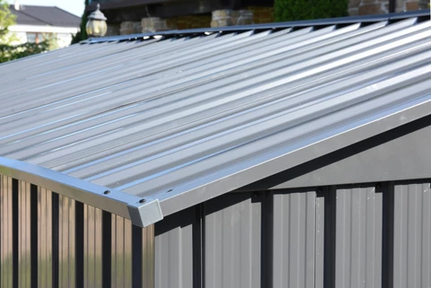 Capanno in metallo per attrezzi Helsinki 2,4 x 3 m StoreBoss color antracite