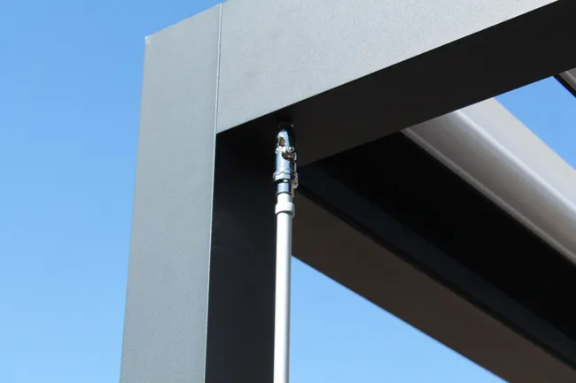 Pergola bioclimatica in alluminio Caleta addossata grigia da 413×308 cm